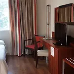 Отель Restaurante El Valles 4 Estrellas Бривьеска